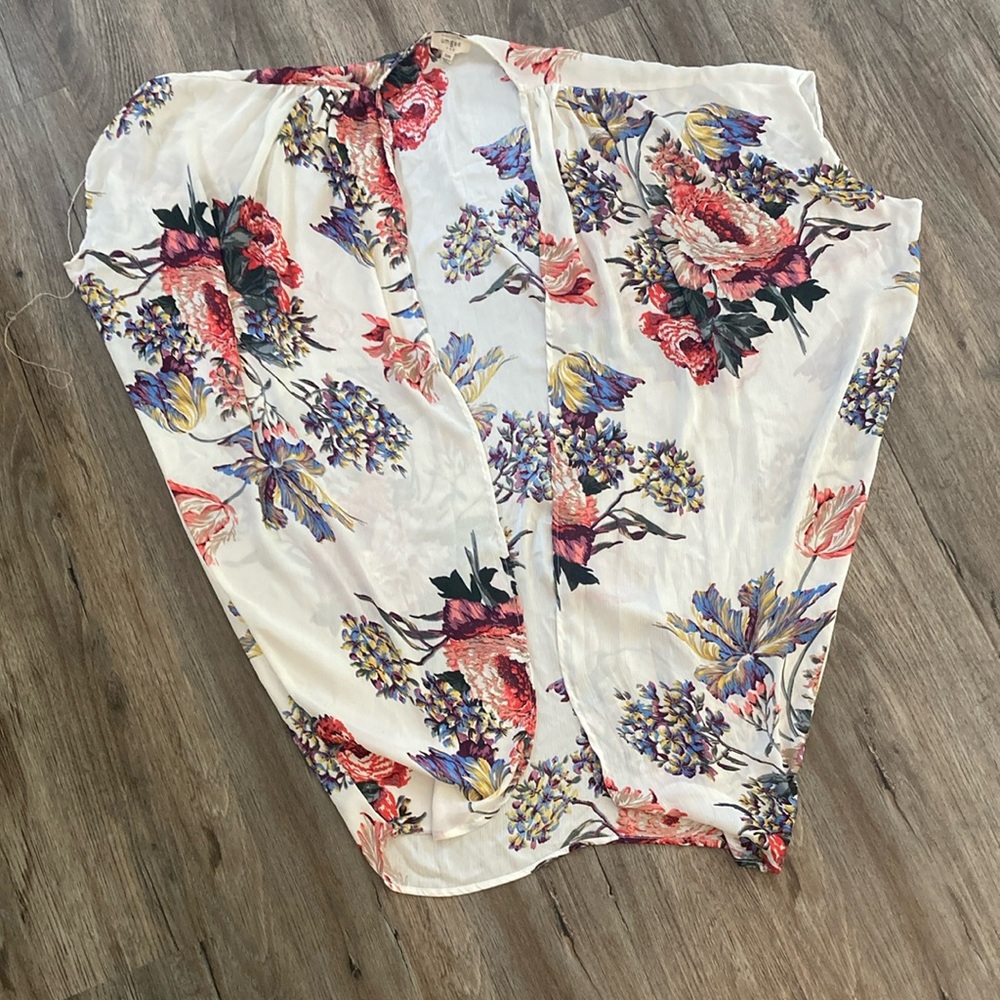 Umgee Red and White Floral Kimono